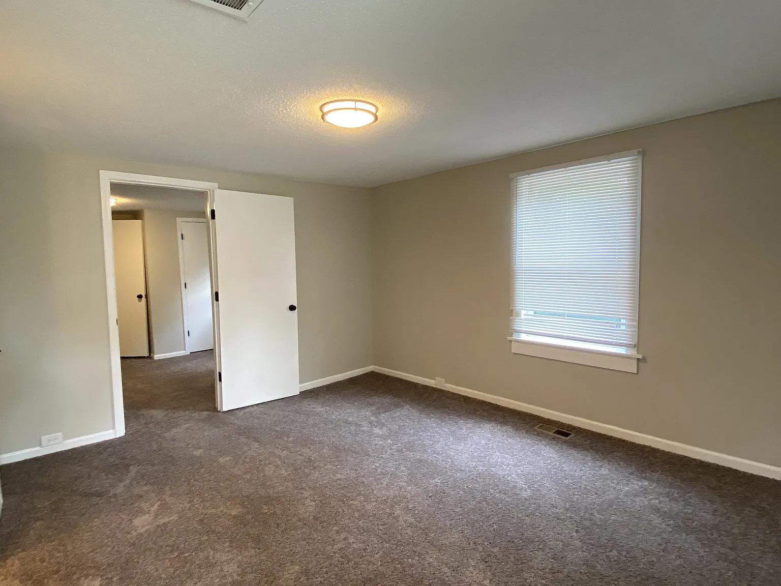 812 W 2nd Avenue - B — Photo 2