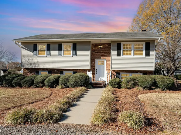 729 Redland Rd, Advance, NC 27006