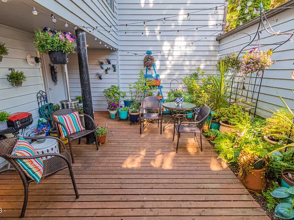 600 Island Dr #6, Lincoln City, OR 97388