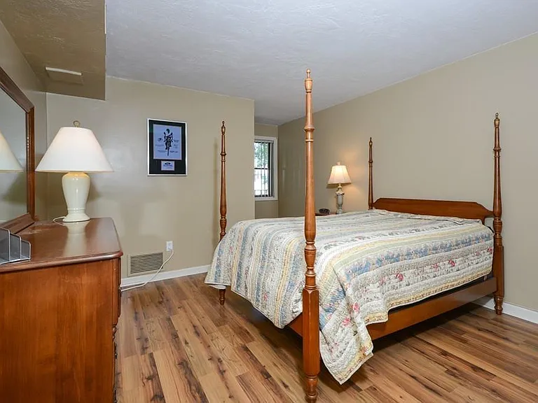 327 Plantation St — Photo 11