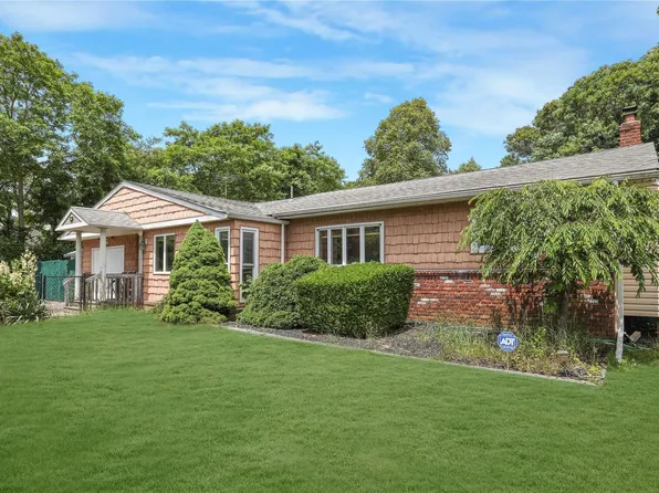 117 Meadowmere Avenue, Mastic, NY 11950