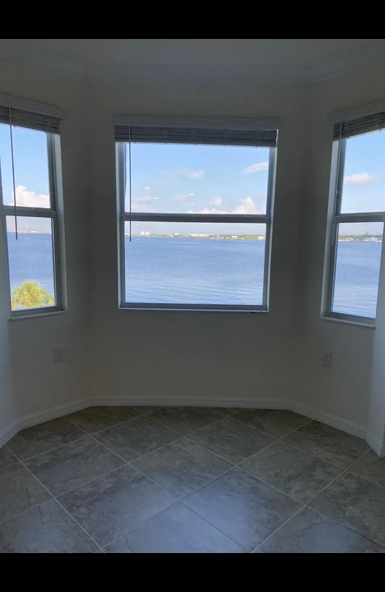 910 Tidewater Shores Loop — Photo 4