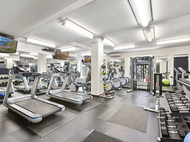 92 Morningside Ave #7D — Photo 9