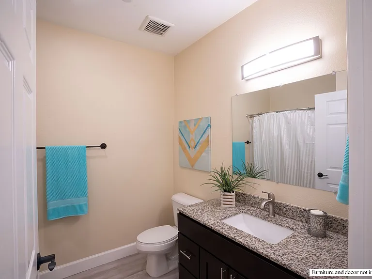 Pacific Heights Apartments — Photo 16