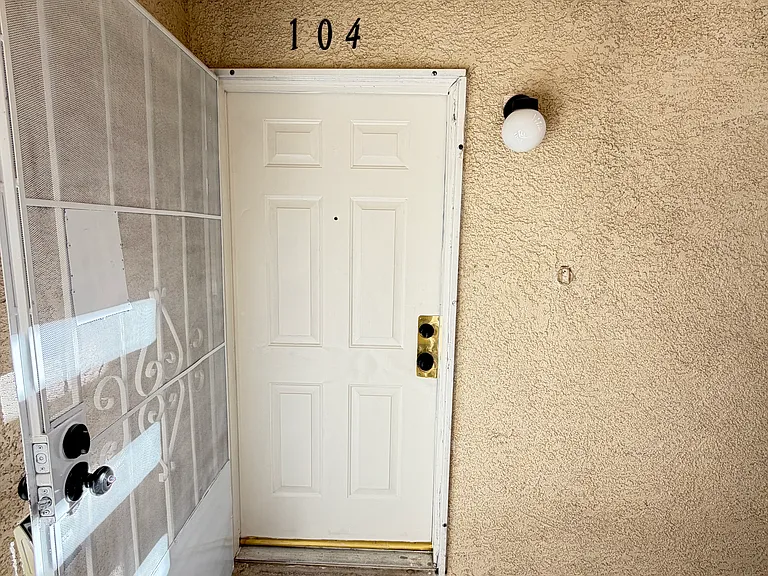 960 N Sloan Ln #104 — Photo 3