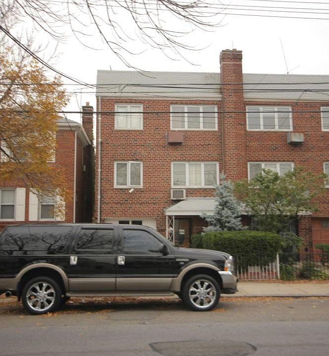 1st image of 2141 42nd St