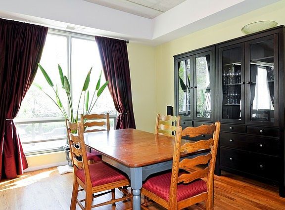 4th image of 1422 N Lasalle St APT 201