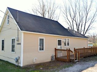 1703 E Emma Ave, Des Moines, IA 50320