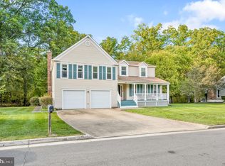 28 Lipscomb Ct, Sterling, VA 20165