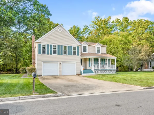 28 Lipscomb Ct, Sterling, VA 20165