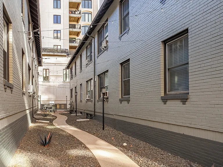 Uptown Terrace — Photo 12