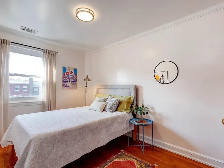 1517 Montana Ave NE — Photo 9