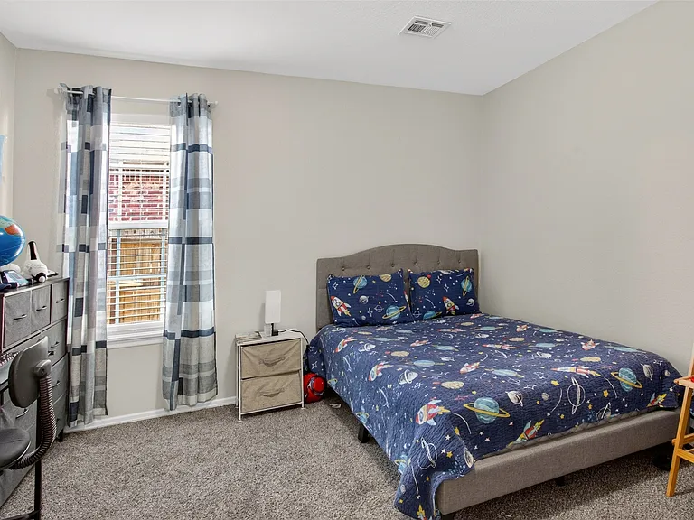 1004 S 75th St — Photo 30