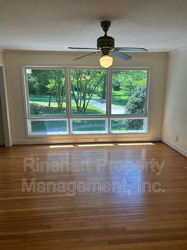 3 bed, 2.0 bath, 1959 sqft, $2,300 — Photo 4