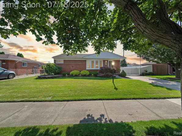 2961 Maxwell St, Trenton, MI 48183