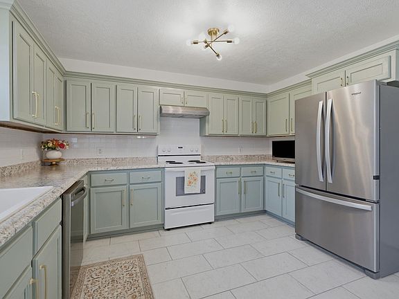 5th image of 2838 King Rd