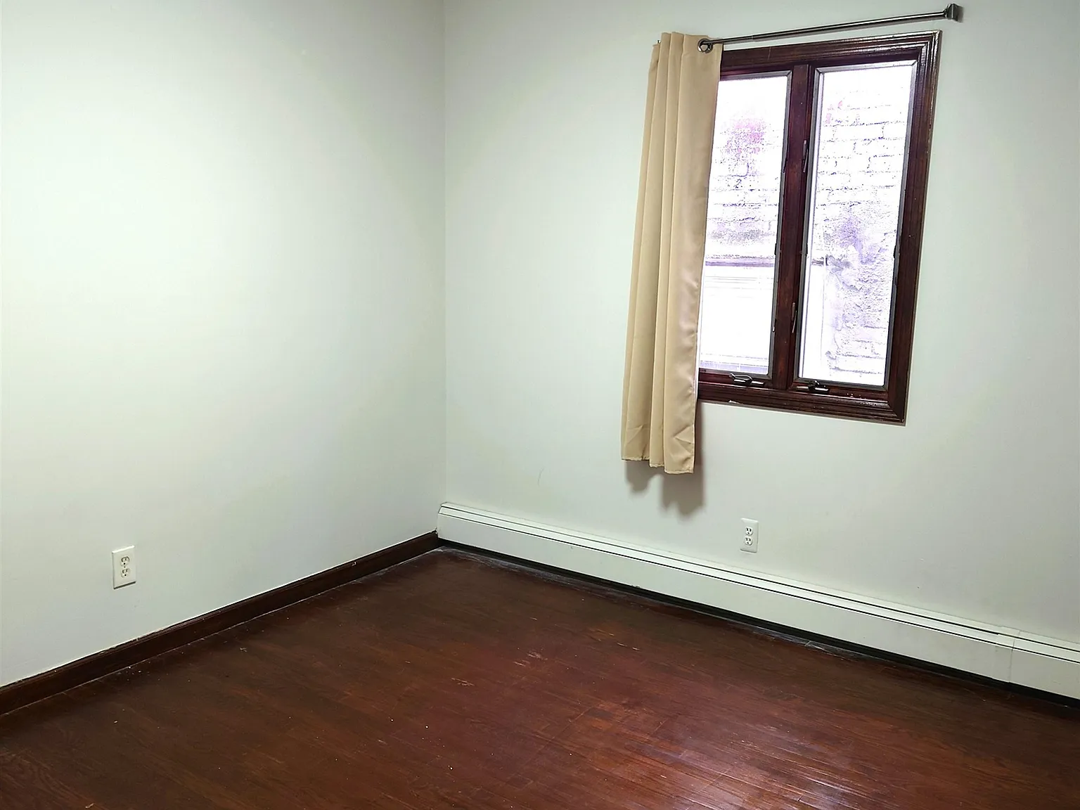 3 bed, 2.0 bath, 2500 sqft, $3,300 — Photo 2