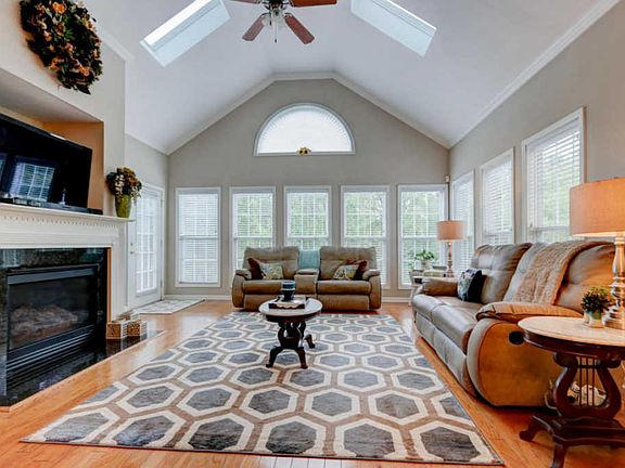 3rd image of 4615 Oak Meadow Way