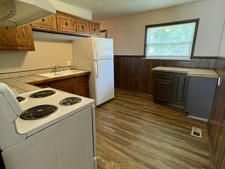 2309 S Norwood Ave #B — Photo 3