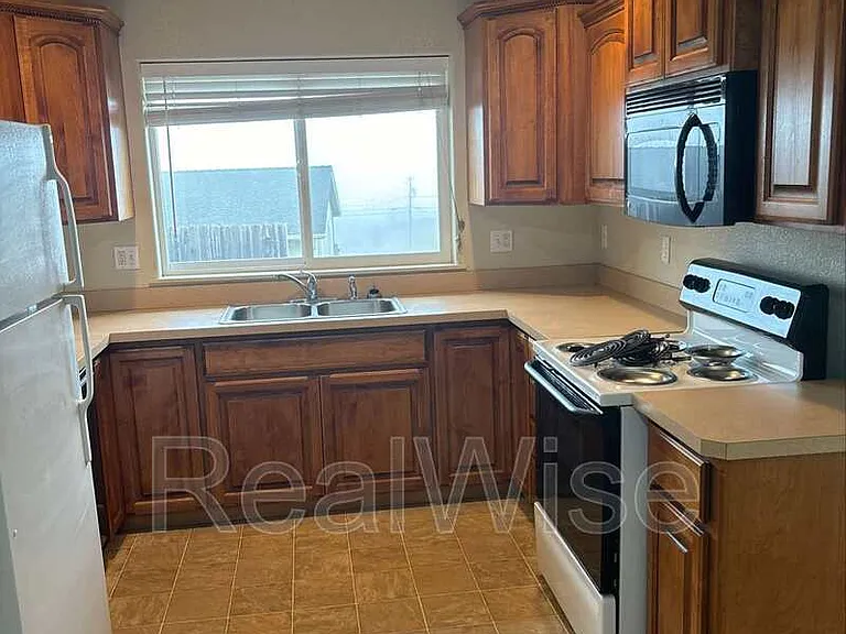 175 Barron Ct — Photo 3