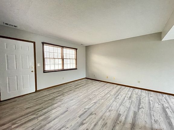 5th image of 1134 Hillcrest Dr #1134