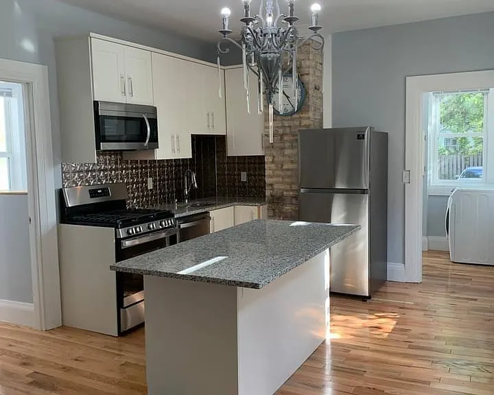 952 26th Ave NE #1 — Photo 1