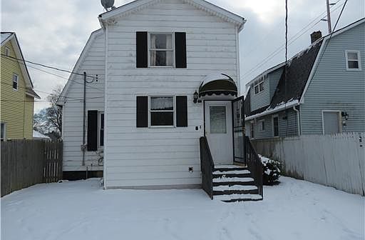 2nd image of 930 W Garfield Ave