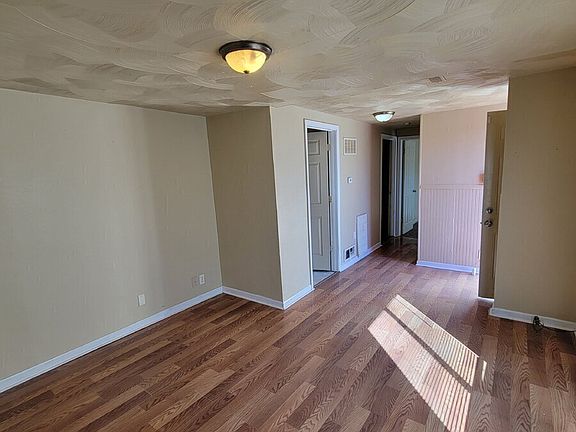 3rd image of 754 N Somerset Ave