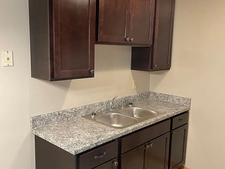 Cedar Avenue Apartments — Photo 33
