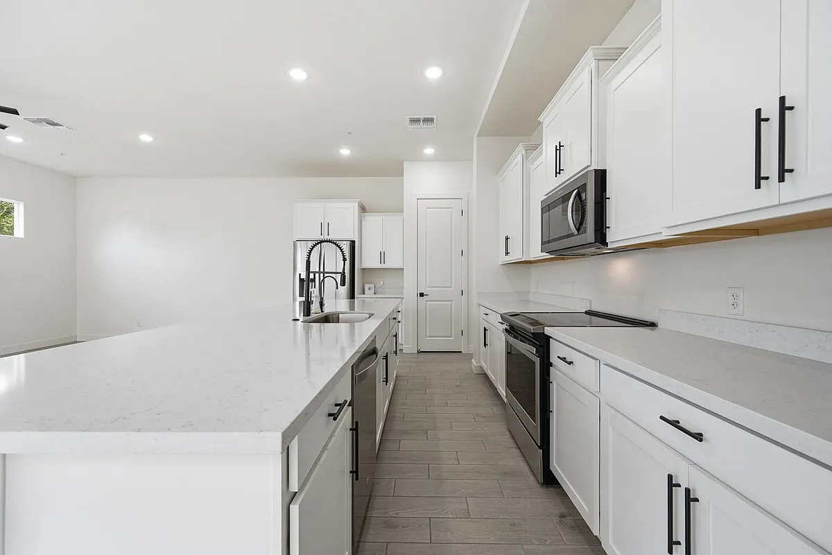 Building Photo - 2452 E Lovebird Ln