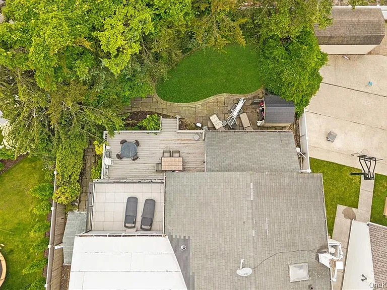1127 Fordham Ln — Photo 6