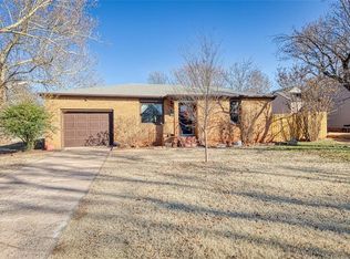 201 S 16th St, Clinton, OK 73601