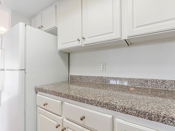 5th image of 10168 SE Talbert St