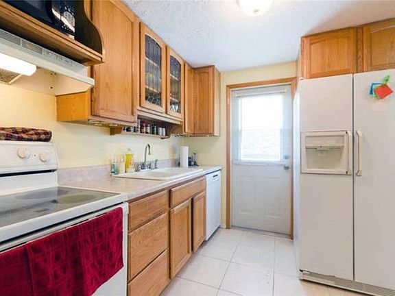 3rd image of 2905 Nutwood St