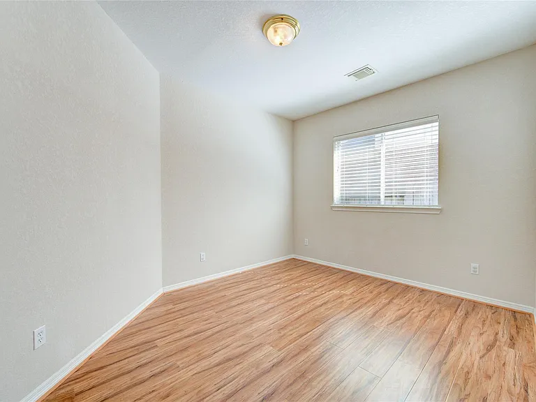 22514 Jutewood Ln — Photo 37