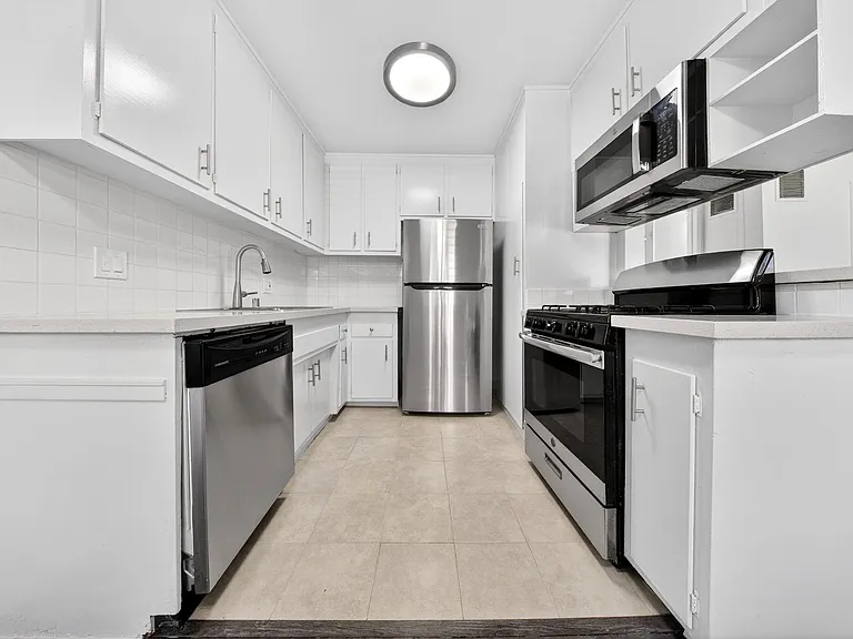15114 Dickens St. — Photo 10