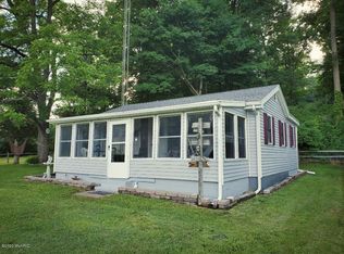 1304 Van Sickle Dr, Hillsdale, MI 49242