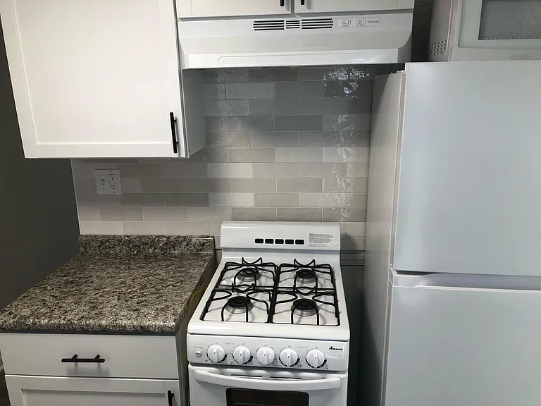 139 E Mill St #2 — Photo 3