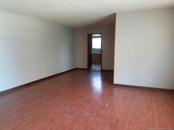 2nd image of 9402 S 69th Ave E