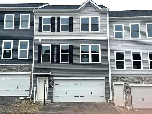 3 bed, 2.5 bath, 2208 sqft, $2,800 — Photo 1