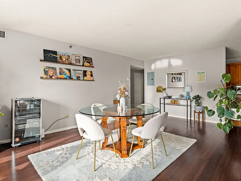 1225 Lasalle Ave #1404 — Photo 5