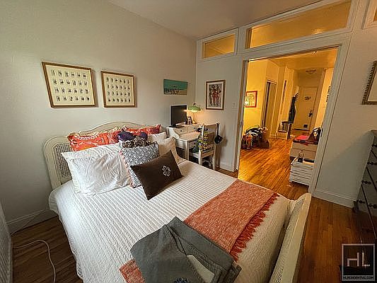 5th image of 190 E 3rd St APT 5B