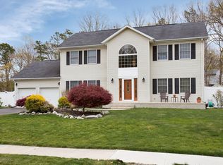 7 London Ct, Toms River, NJ 08753