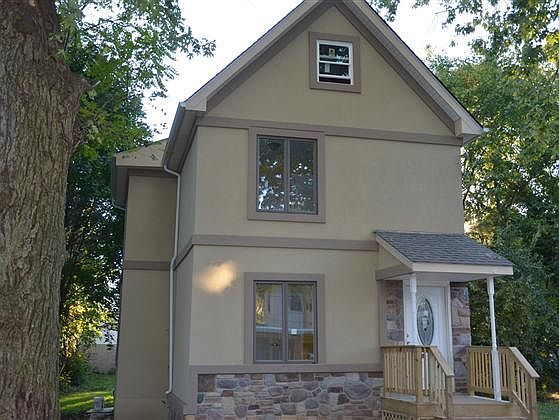 2nd image of 418 Spruce St