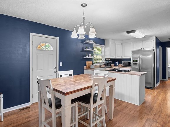2nd image of 106 Farmgate Rd