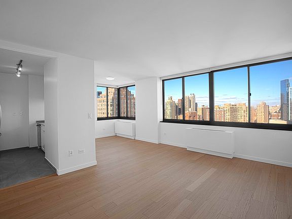 4th image of 200 W 60th St APT 24C