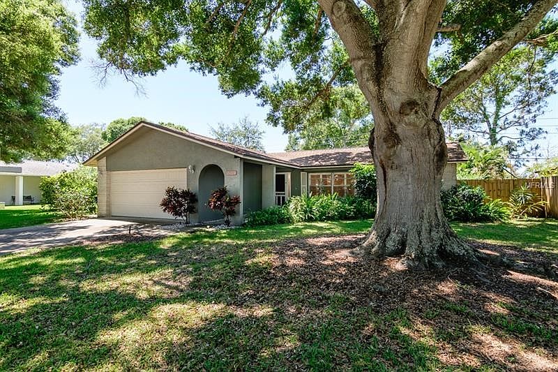 Welcome Home to 2354 Hazelwood Ln. Clearwater, FL. 33763 - Located in Woodgate III Community!
