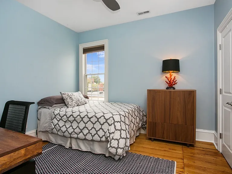 703 E 4th St #3 — Photo 10
