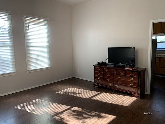 4th image of 288 Leonard Ave