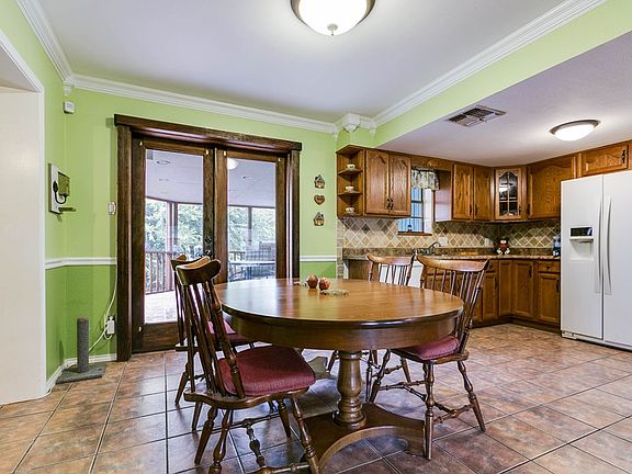 5th image of 1806 Louise Dr
